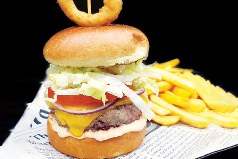 American burger s pomfritom