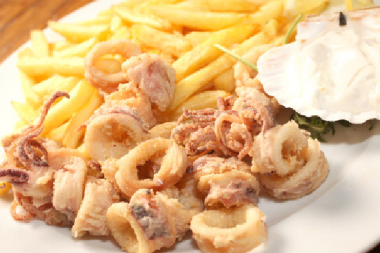 Lignje pržene s pomfritom