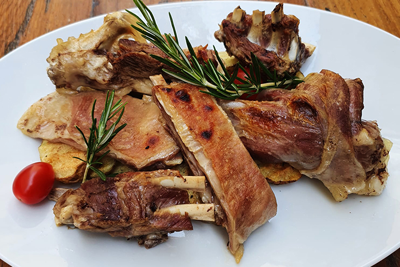 Domaća janjetina s krumpirom